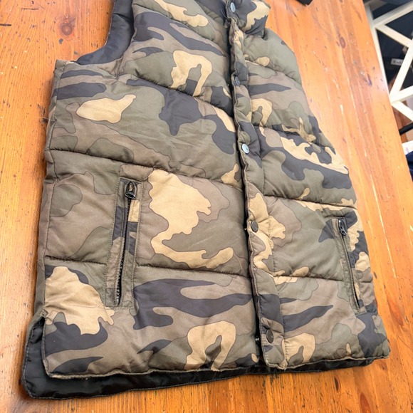 Kids Old Navy Camo Puffer Vest Size Medium Padded‎ Zip Pockets Excellent - Picture 3 of 8